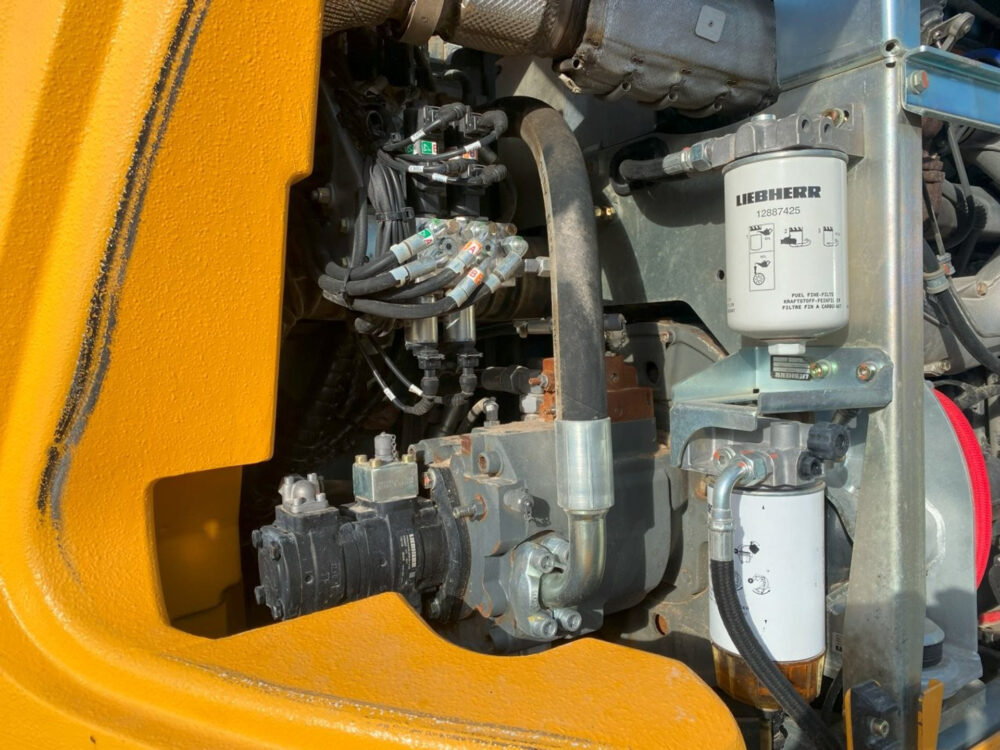 Liebherr R920 NLC compact rupsgraafmach