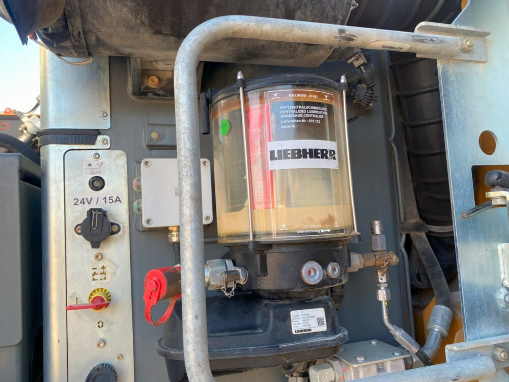 Liebherr R920 NLC compact rupsgraafmach