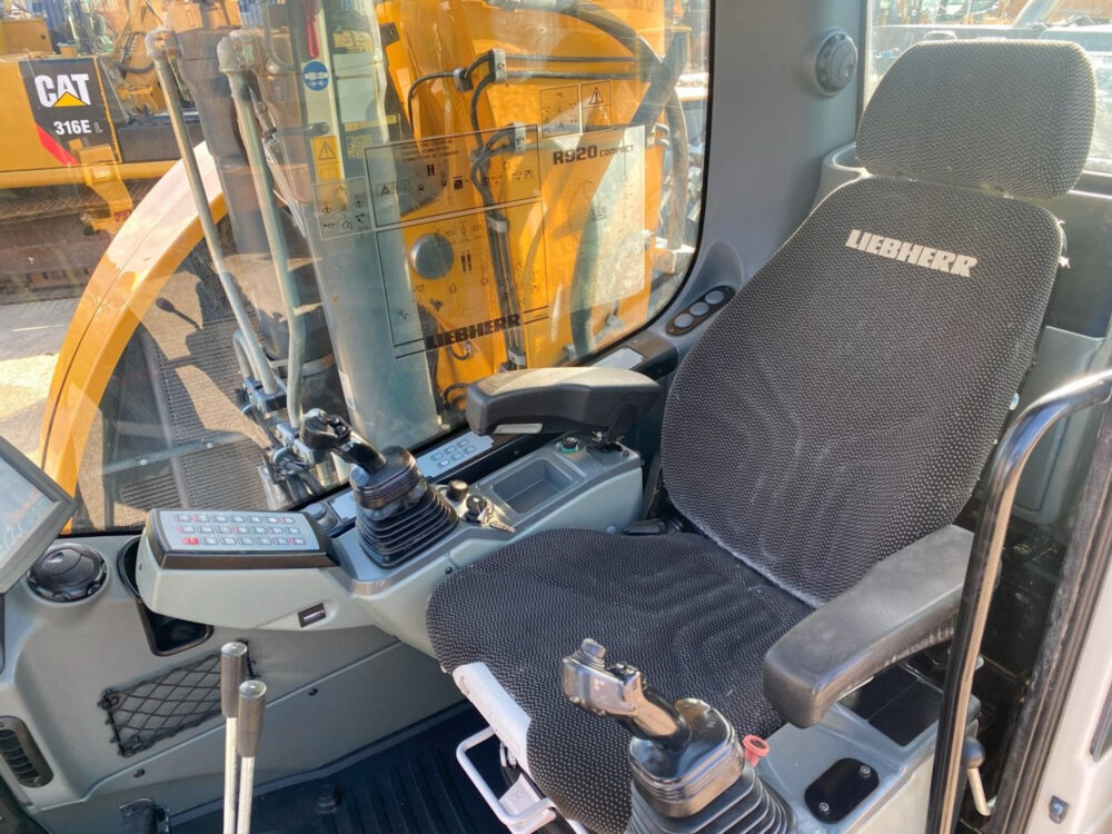 Liebherr R920 NLC compact rupsgraafmach