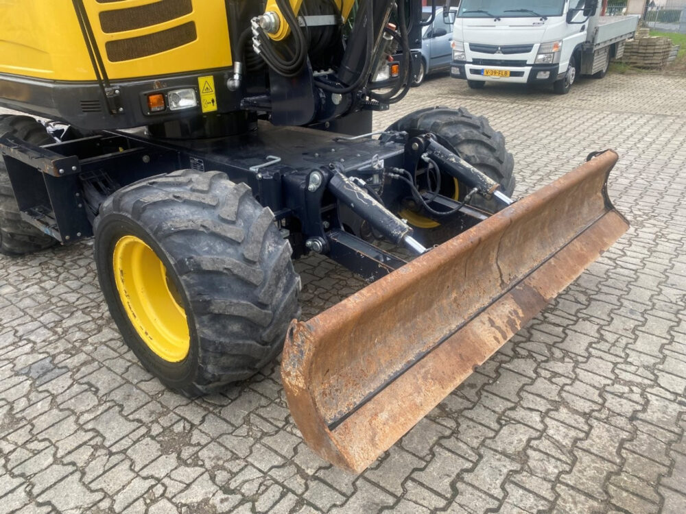 Yanmar B95W mobiele graafmachine