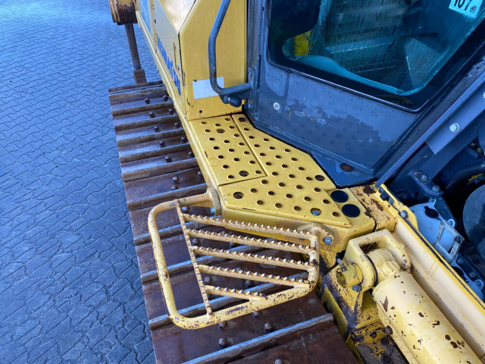 Komatsu D61 EX-15E0 bulldozer