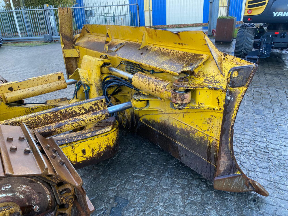 Komatsu D61 EX-15E0 bulldozer