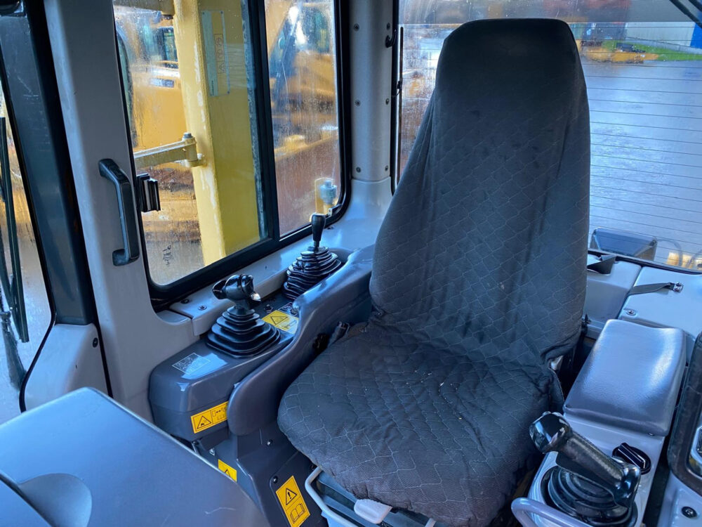 Komatsu D61 EX-15E0 bulldozer