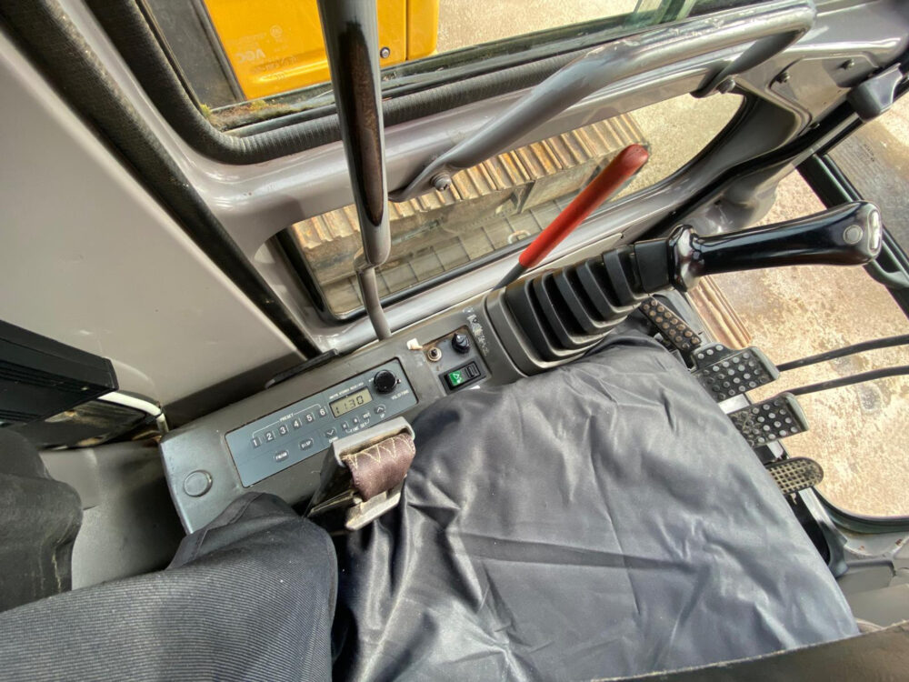 Hitachi ZX 225 USRLC rupsgraafmachine