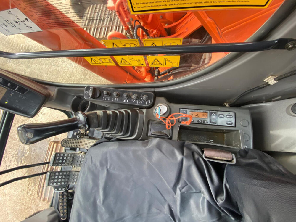 Hitachi ZX 225 USRLC rupsgraafmachine