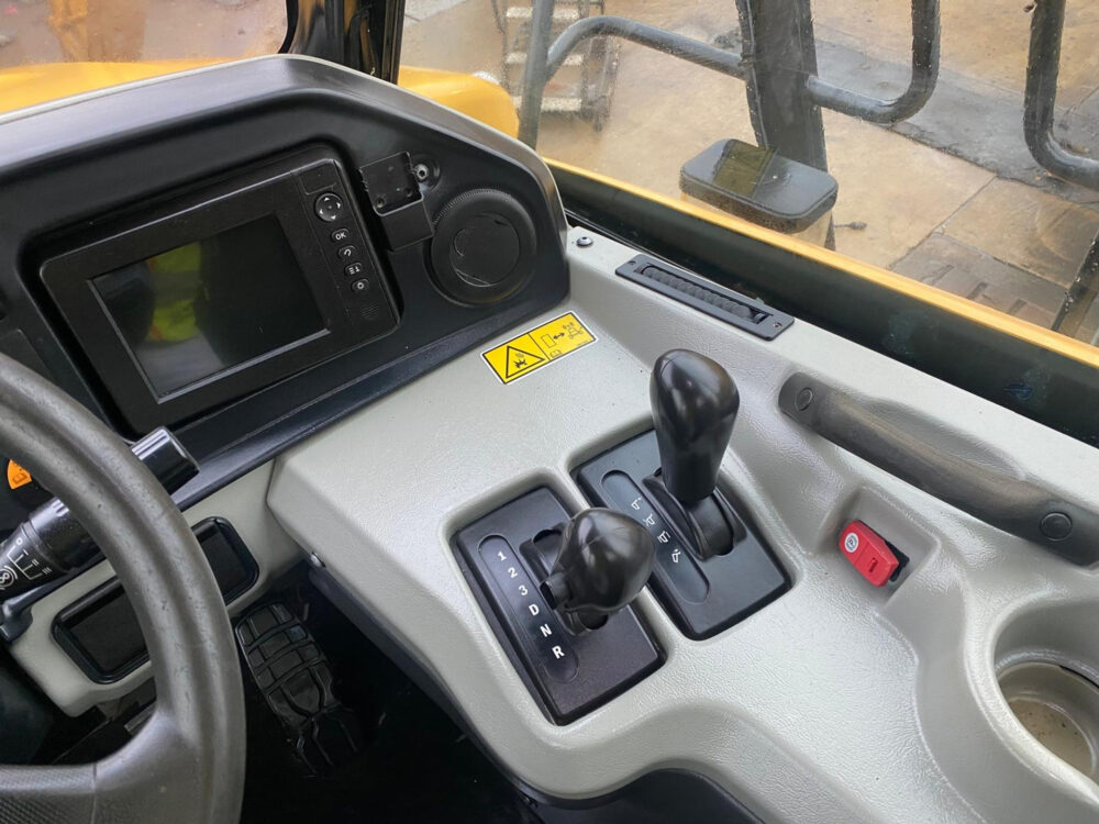 Caterpillar 725C2 6×6 dumper