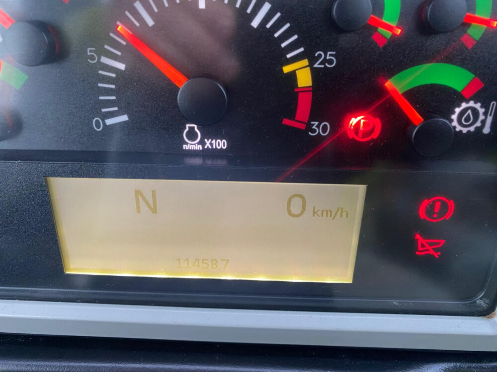 Caterpillar 725C2 6×6 dumper