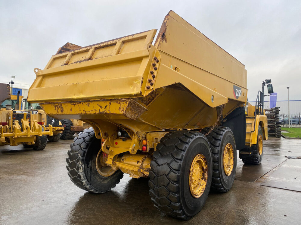 Caterpillar 725C2 6×6 dumper