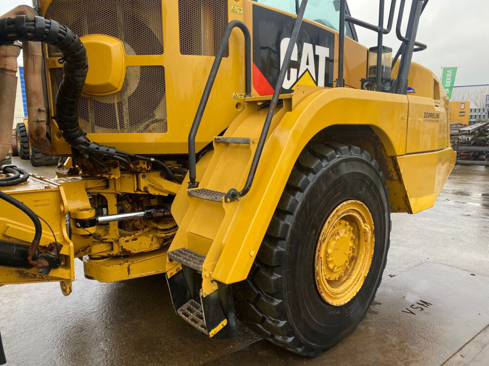 Caterpillar 725C2 6×6 dumper