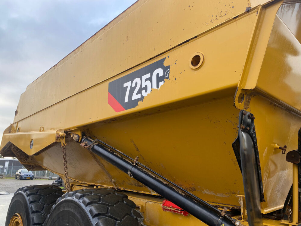 Caterpillar 725C2 6×6 dumper