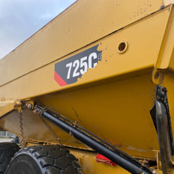 Caterpillar 725C2 6×6 dumper