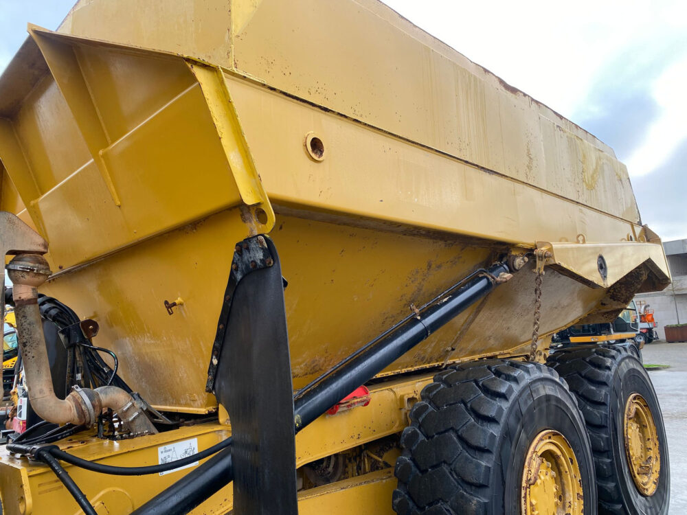 Caterpillar 725C2 6×6 dumper