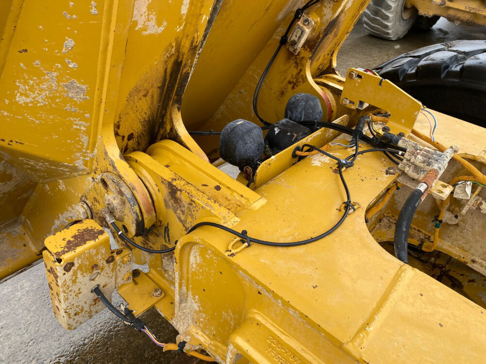 Caterpillar 725C2 6×6 dumper