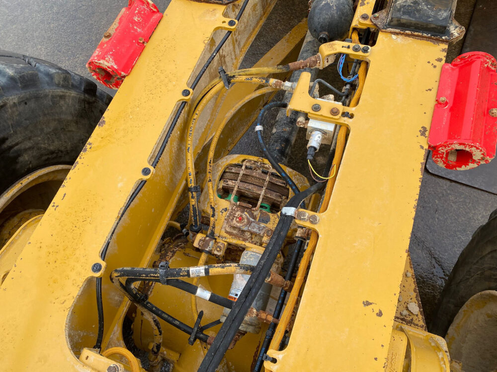 Caterpillar 725C2 6×6 dumper