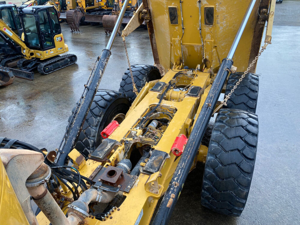 Caterpillar 725C2 6×6 dumper