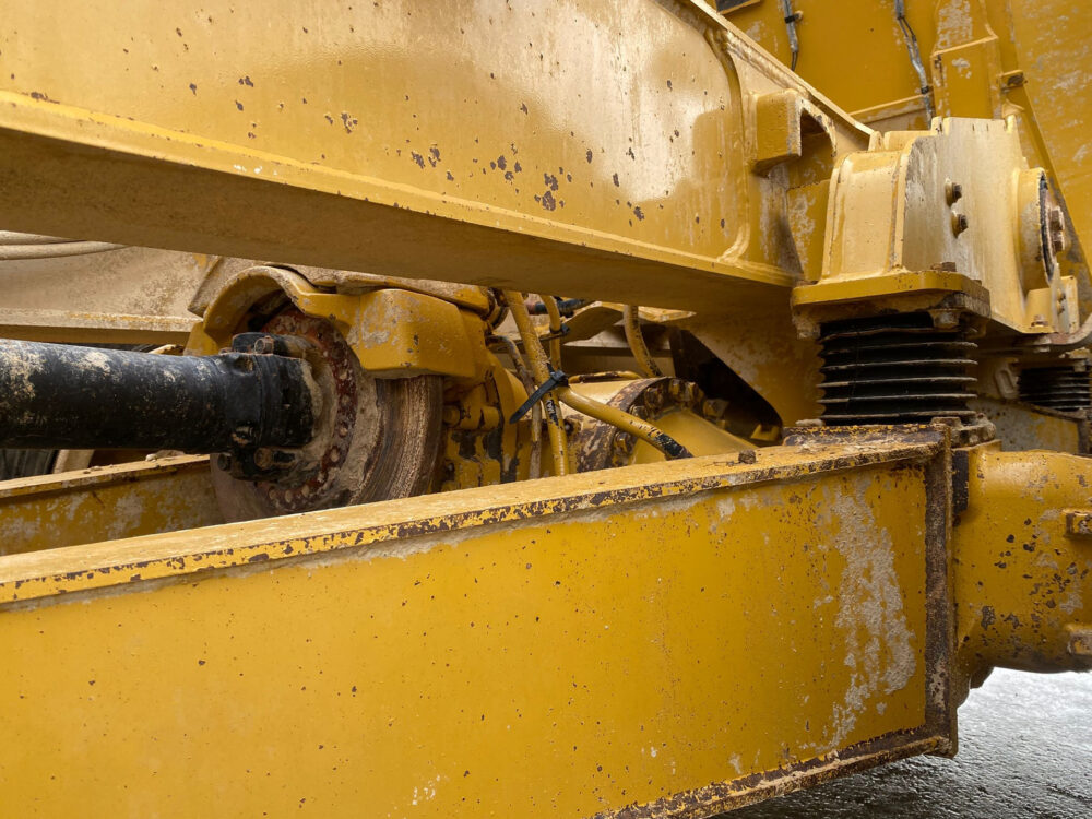 Caterpillar 725C2 6×6 dumper