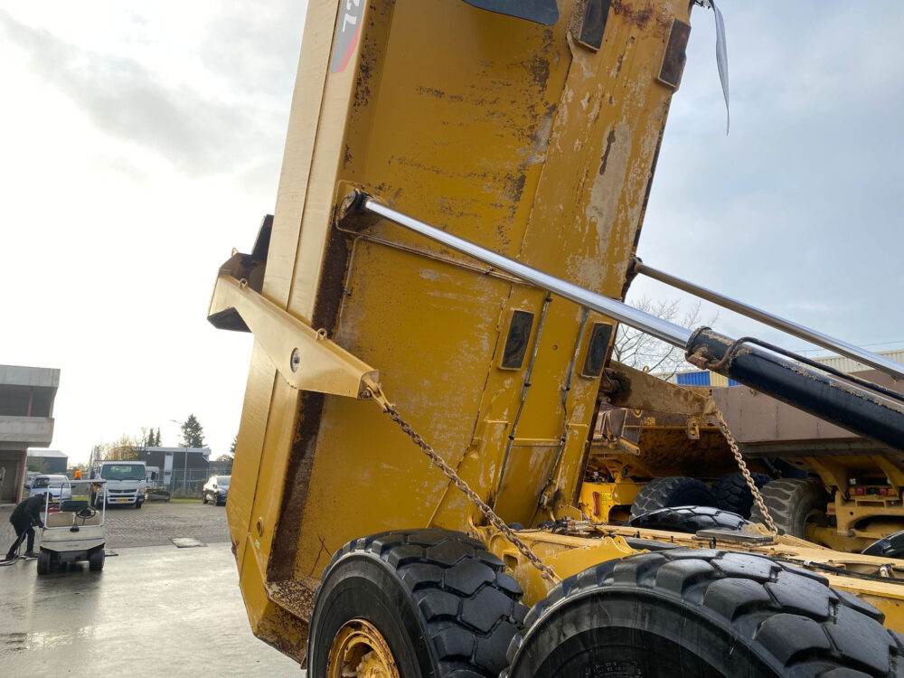 Caterpillar 725C2 6×6 dumper