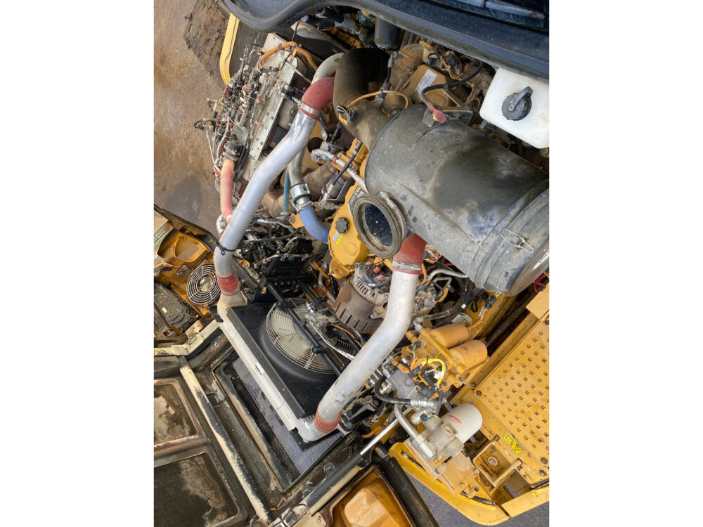 Caterpillar 725C2 6×6 dumper