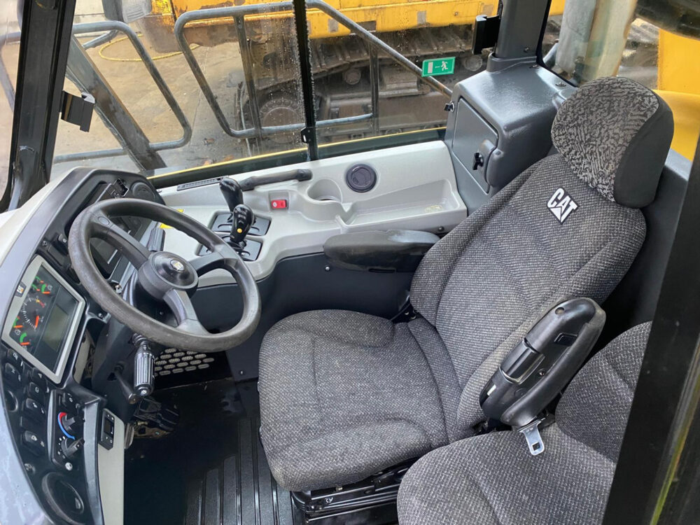 Caterpillar 725C2 6×6 dumper