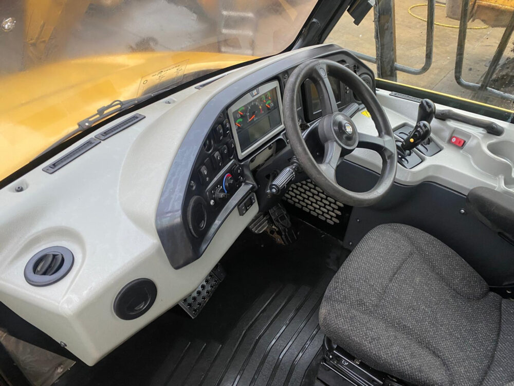 Caterpillar 725C2 6×6 dumper