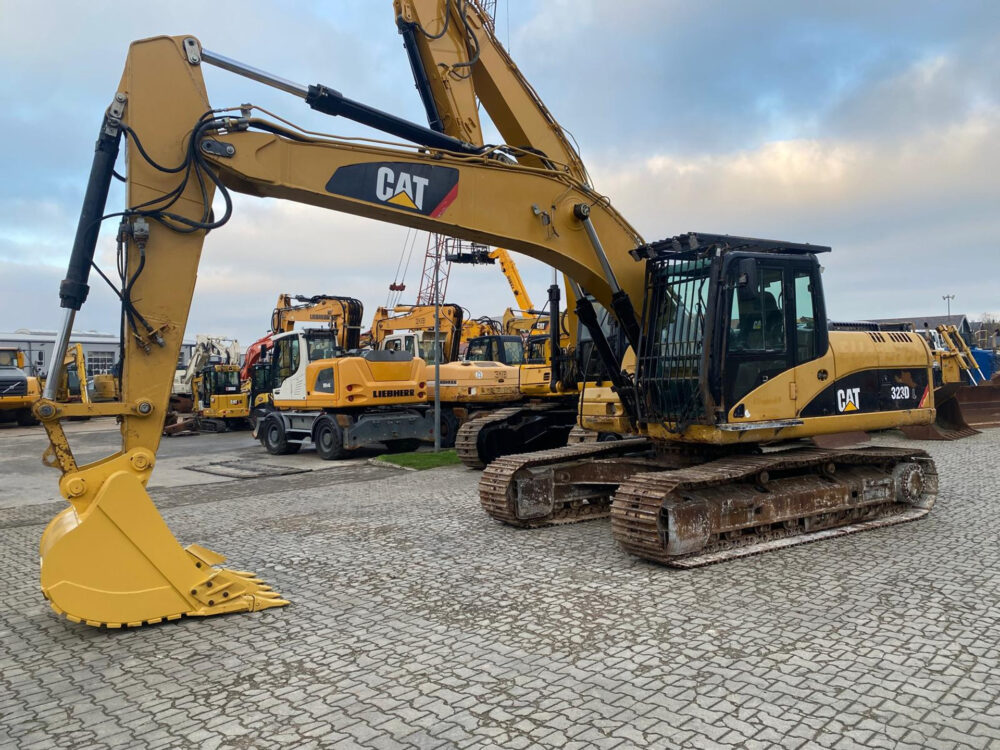 Caterpillar 323 D rupsgraafmachine