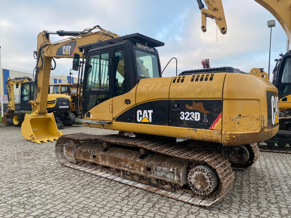 Caterpillar 323 D rupsgraafmachine