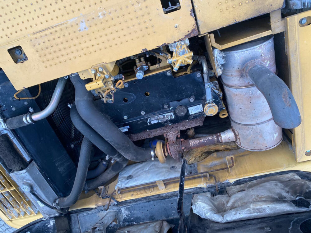 Caterpillar 323 D rupsgraafmachine