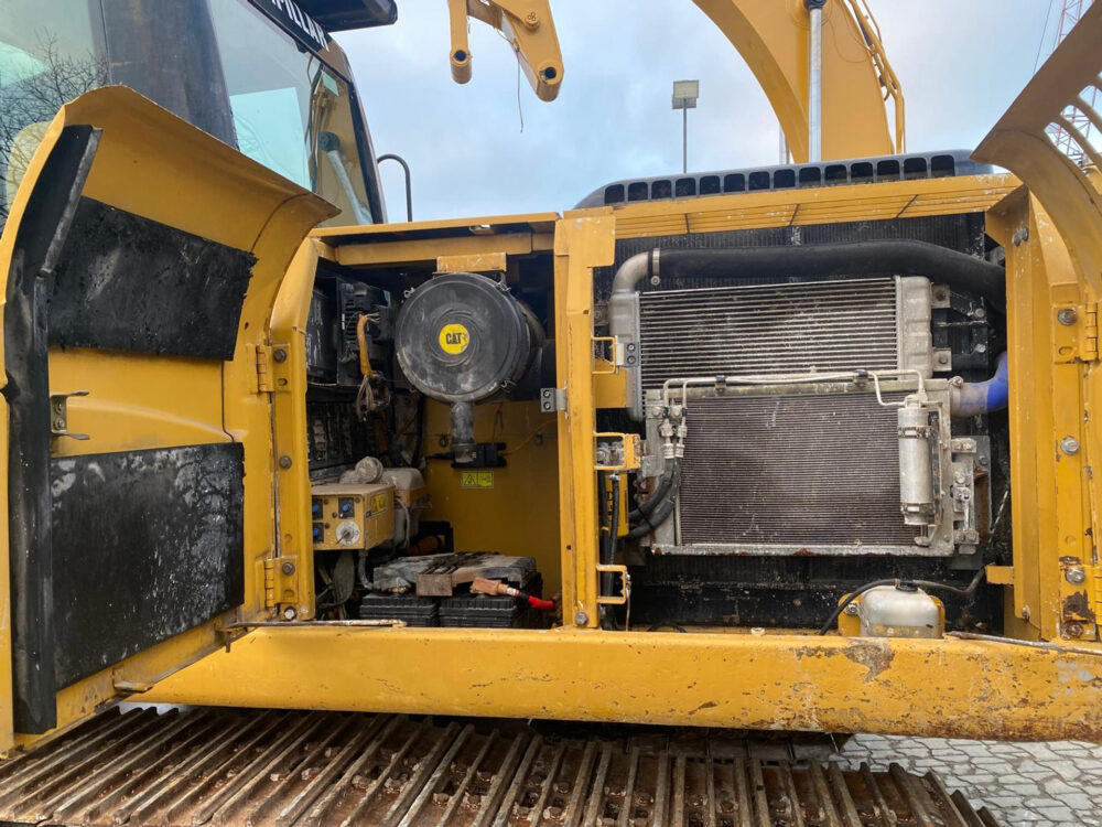 Caterpillar 323 D rupsgraafmachine