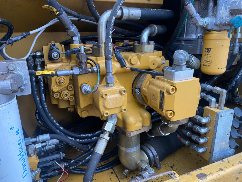 Caterpillar 323 D rupsgraafmachine