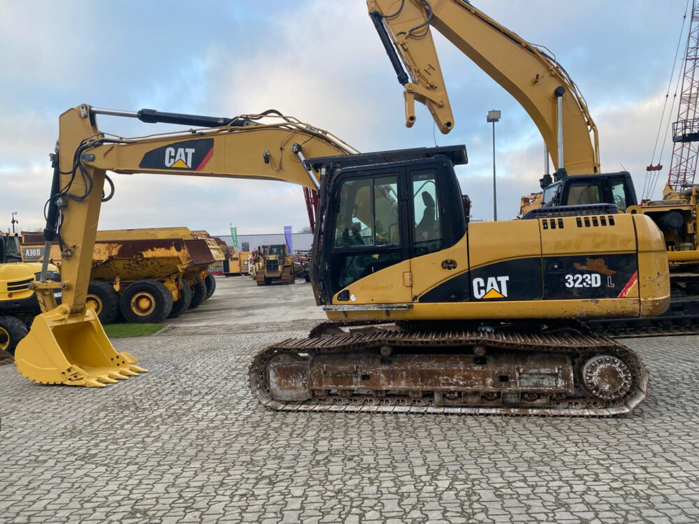 Caterpillar 323 D rupsgraafmachine