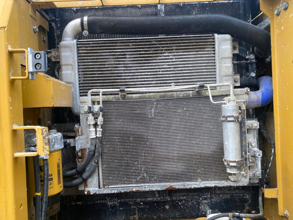 Caterpillar 323 D rupsgraafmachine