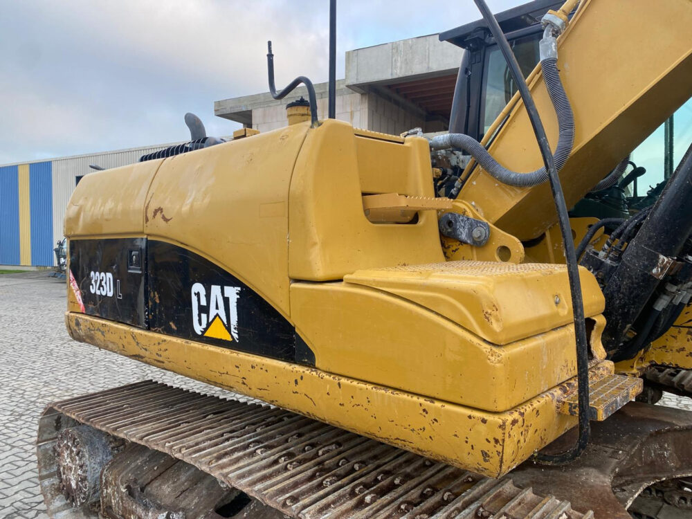 Caterpillar 323 D rupsgraafmachine