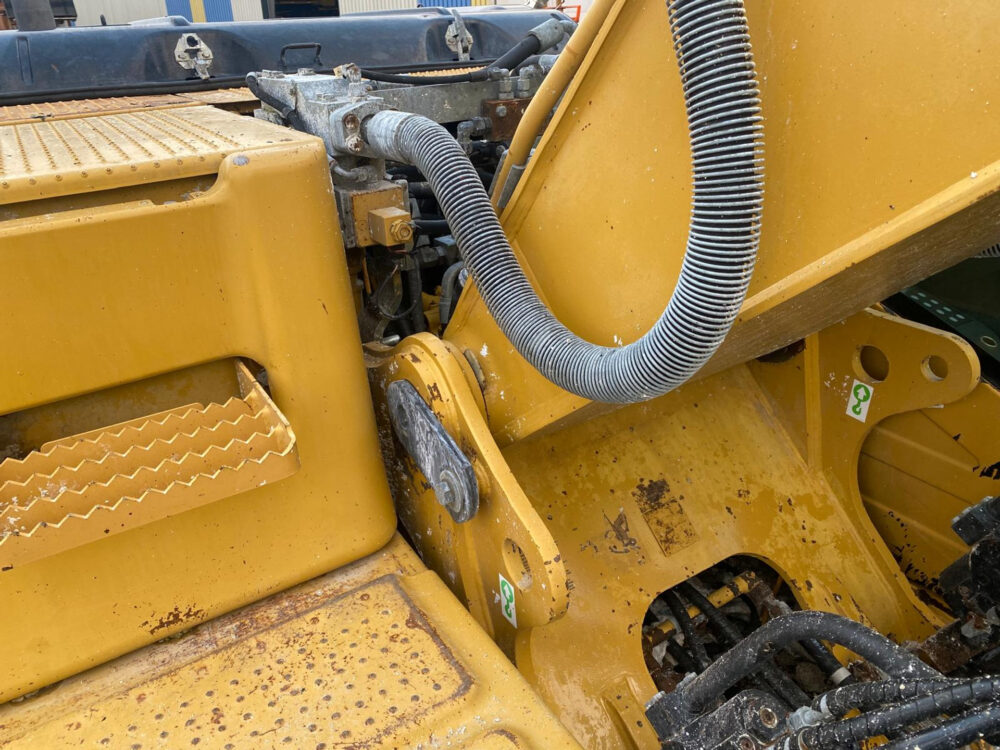 Caterpillar 323 D rupsgraafmachine