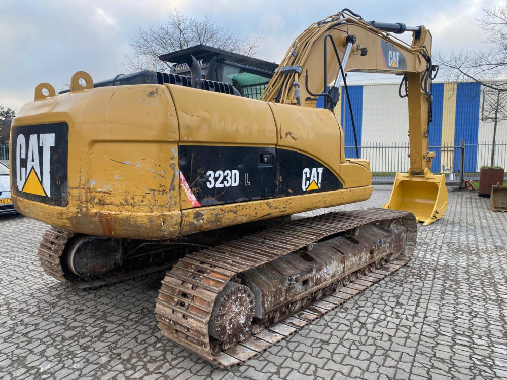 Caterpillar 323 D rupsgraafmachine
