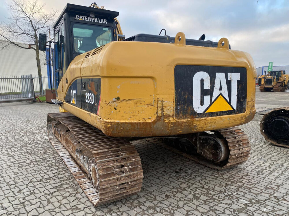Caterpillar 323 D rupsgraafmachine