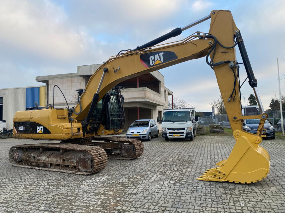Caterpillar 323 D rupsgraafmachine