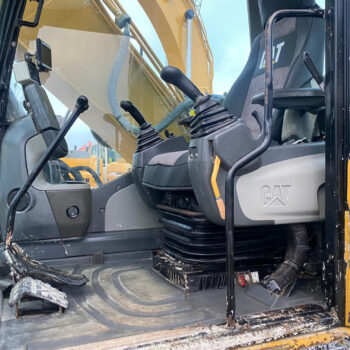 Caterpillar 323 D rupsgraafmachine