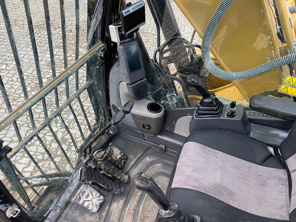 Caterpillar 323 D rupsgraafmachine