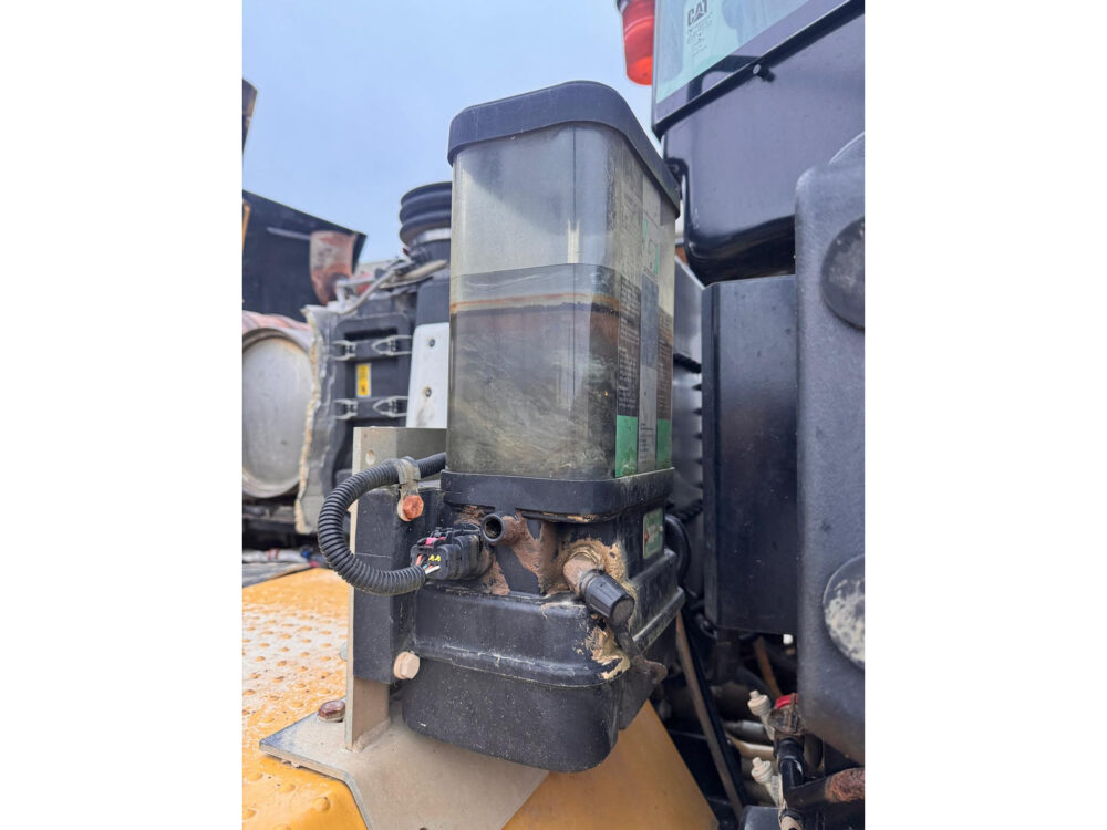 Caterpillar 966M wiellader