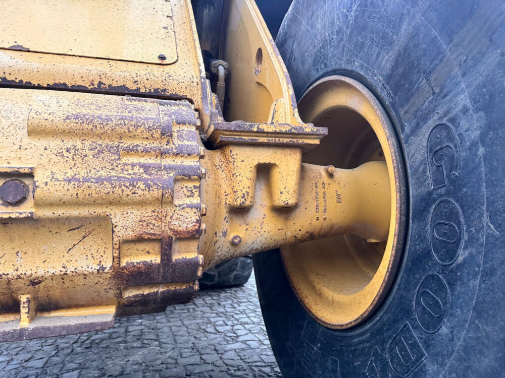 Caterpillar 966M wiellader