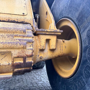 Caterpillar 966M wiellader