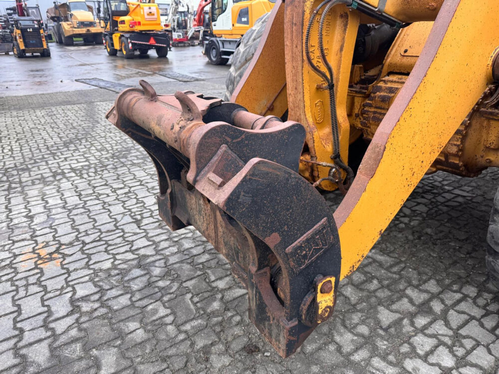 Caterpillar 966M wiellader