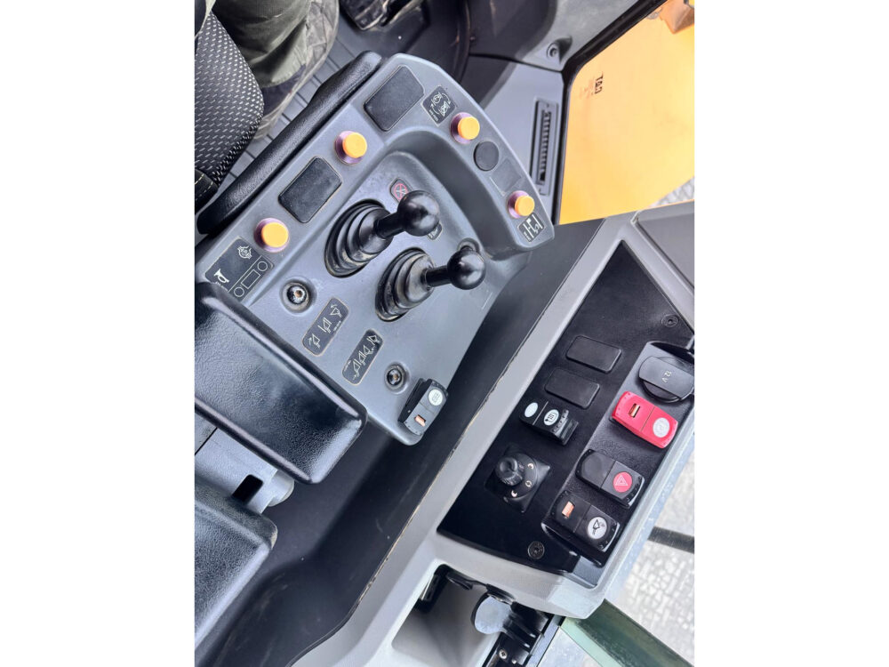 Caterpillar 966M wiellader