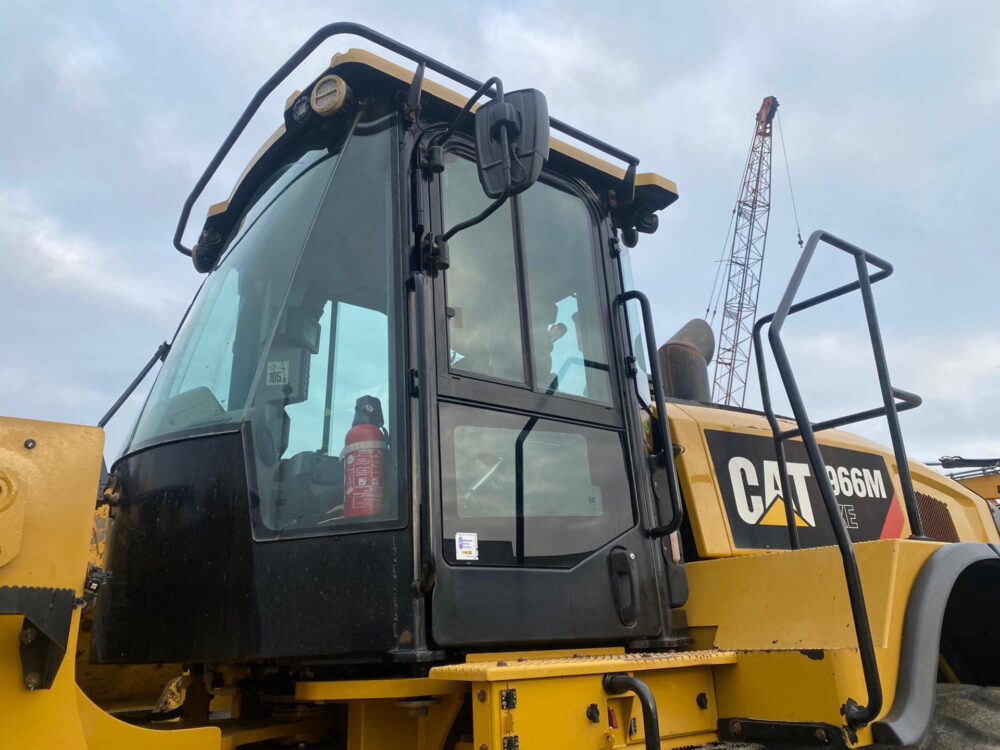 Caterpillar 966M wiellader