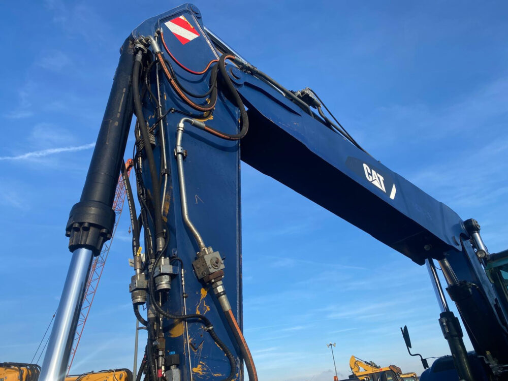 Caterpillar M322D mobiele graafmachine