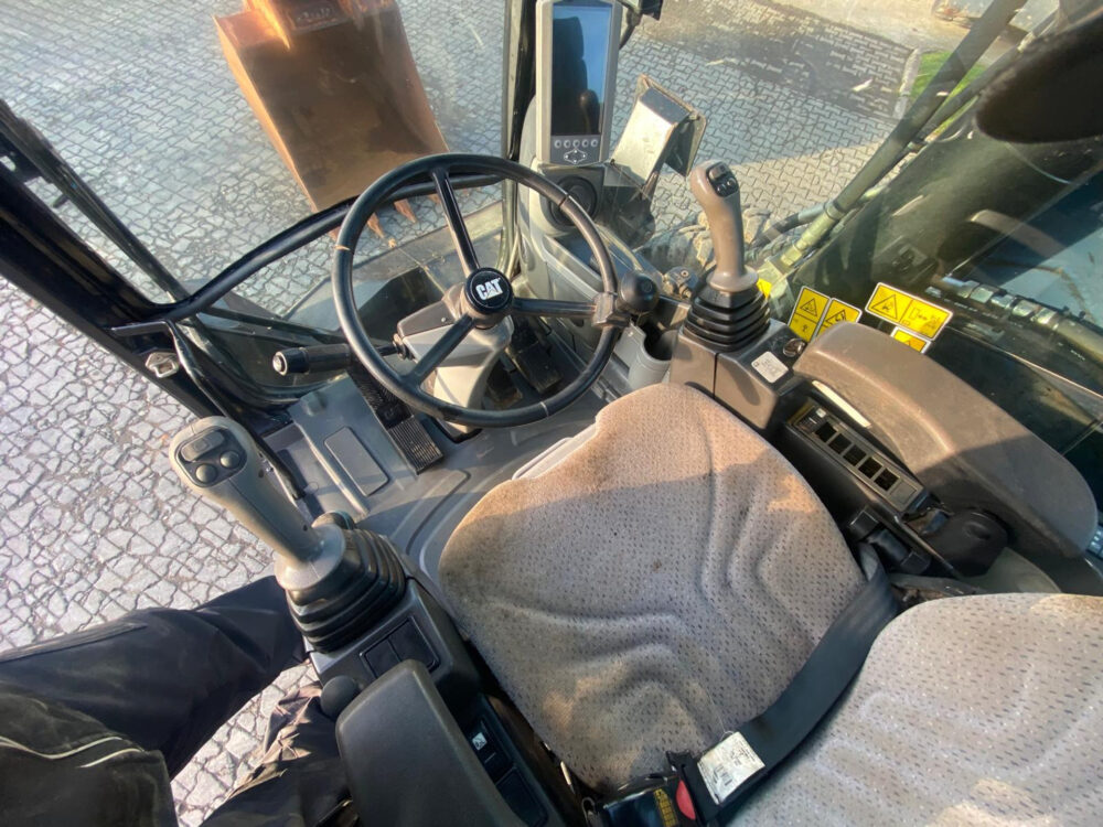 Caterpillar M322D mobiele graafmachine