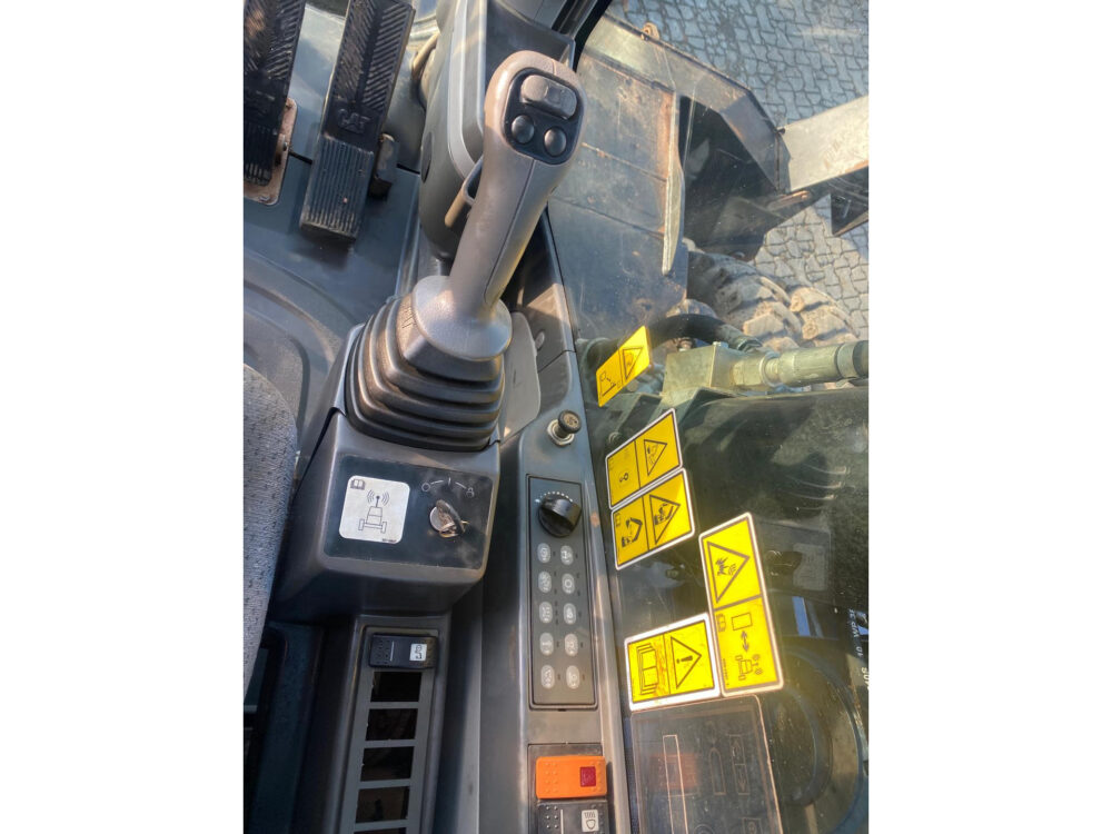 Caterpillar M322D mobiele graafmachine