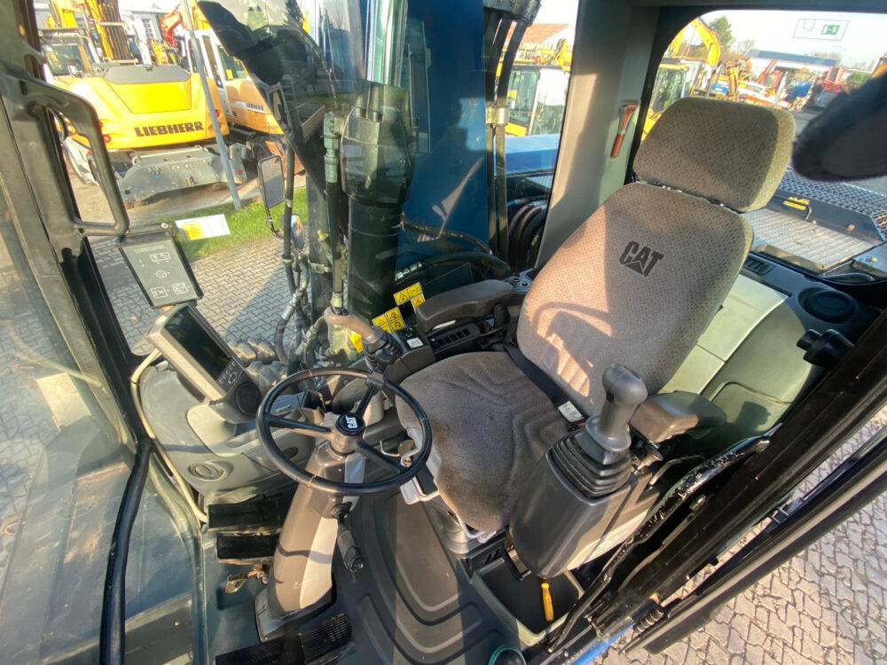 Caterpillar M322D mobiele graafmachine