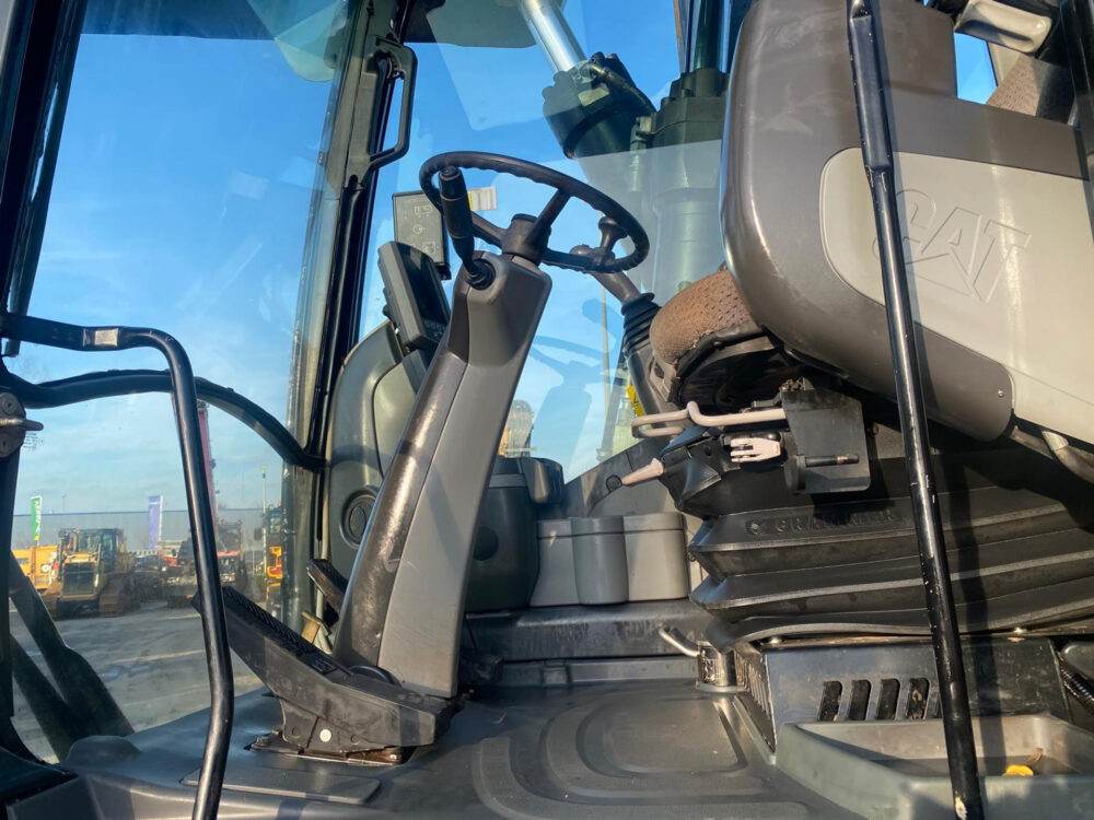 Caterpillar M322D mobiele graafmachine