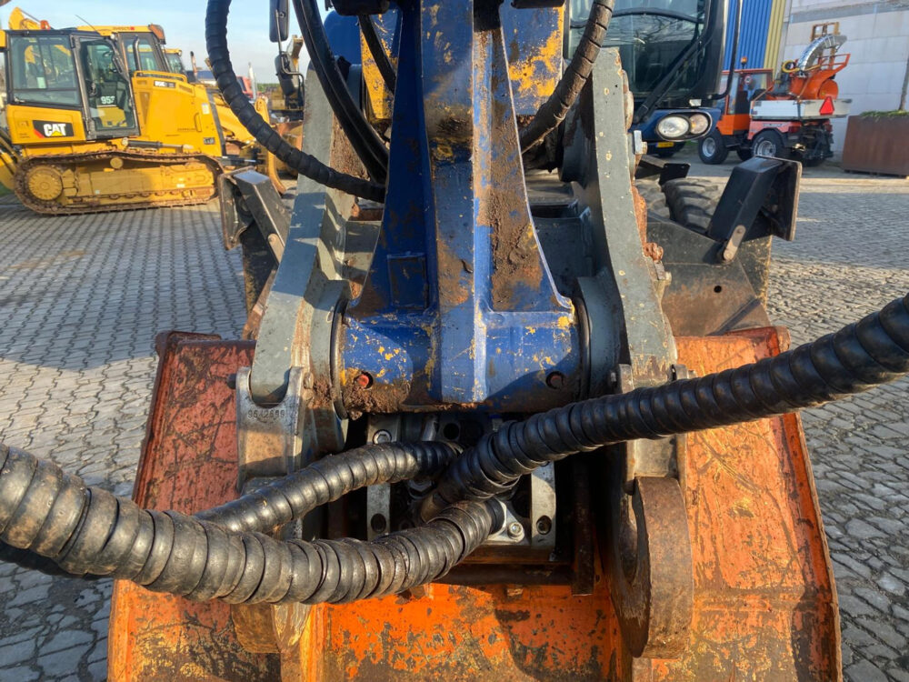 Caterpillar M322D mobiele graafmachine